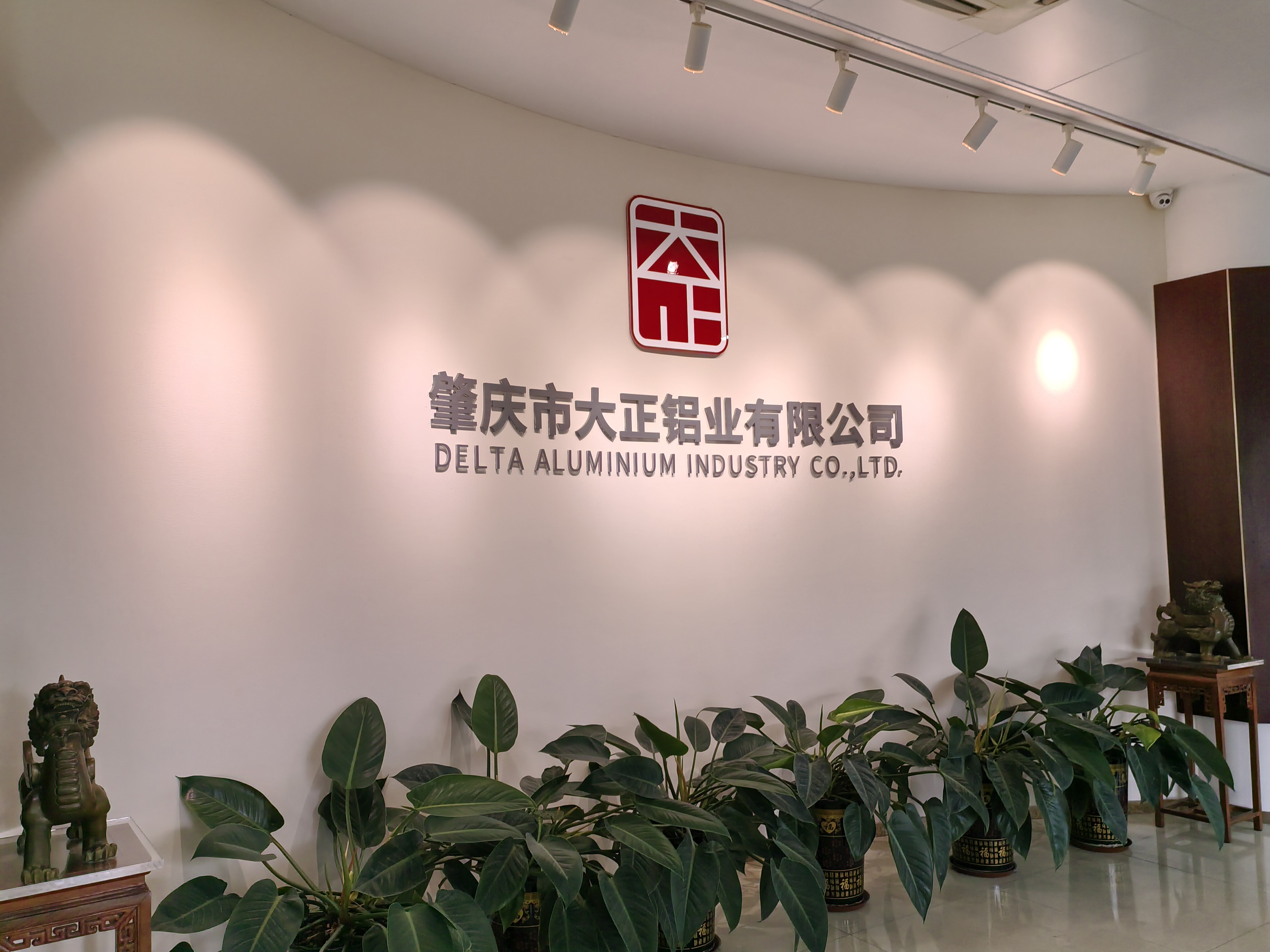 大直径铝棒堆放实拍